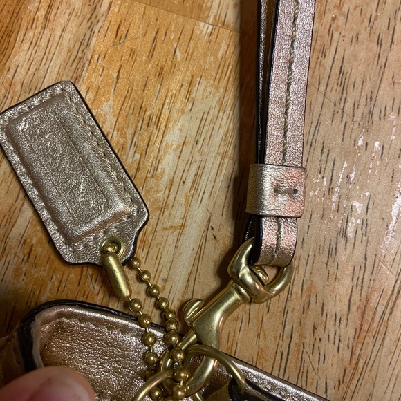 Coach brand clutch in very nice shape - Picture 3 of 7